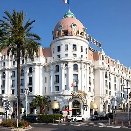 Apartment Centre *